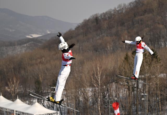 1739685496677086258.jpg (亚冬会)自由式滑雪——冯俊熙_王雪夺得女子空中技巧双人同步冠军XxjpseC007297_20250211_PEPFN0A001.jpg